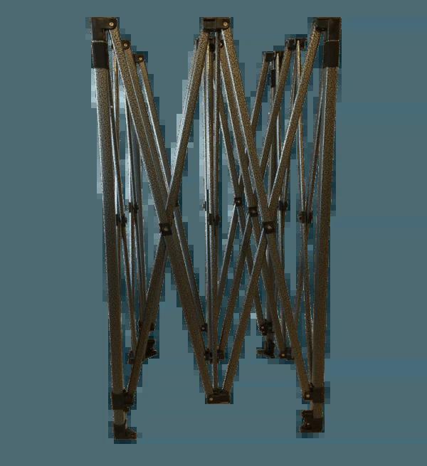 Metallic crossbar structure on a transparent background